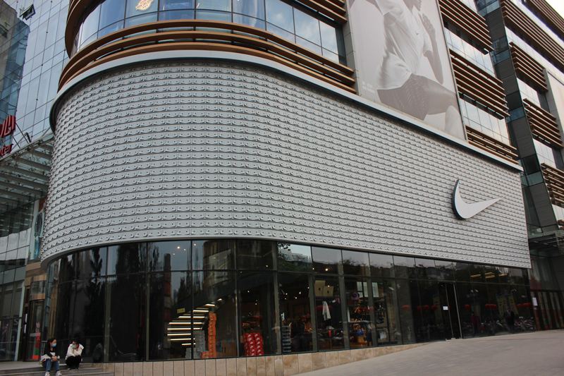 洛阳南昌路王府井耐克店
