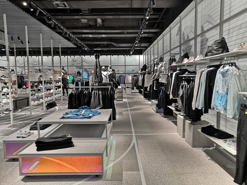 洛阳中州路王府井耐克店